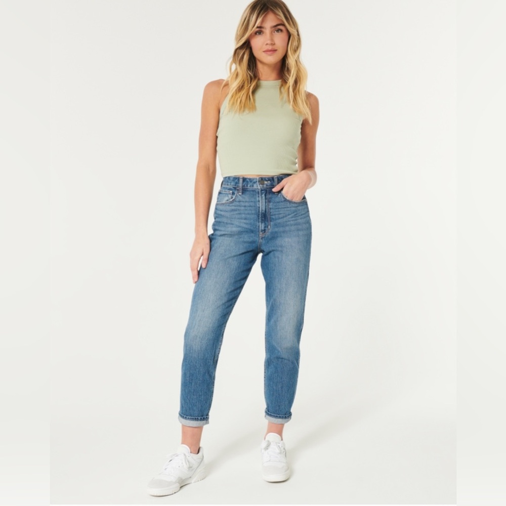 Hollister Ultra High Rise Mom Jeans *NWT*